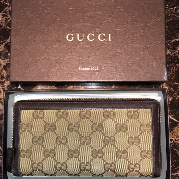 Classic Gucci Wallet - Picture 2 of 7